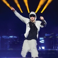 Eminem – "Revival" featured Pink und Ed Sheeran