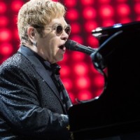 Elton John – Ausraster auf der Bühne