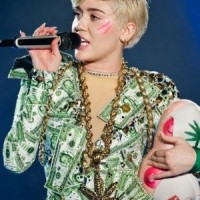 Miley Cyrus – Sängerin wird auf 300 Millionen Dollar verklagt
