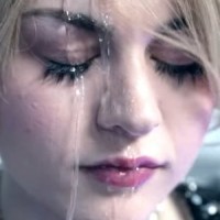 Frances Bean – Kurt Cobains Tochter debütiert in Musikvideo