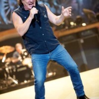 Foo Fighters – "Back In Black" mit AC/DC-Frontmann Brian Johnson