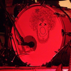 Selbstporträt von Drummer Brami