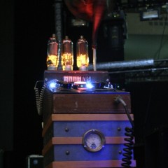Die Time Machine auf der Bühne.