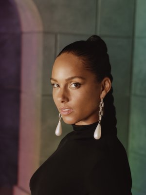 Alicia Keys: Das neue Duett "Show Me Love" mit Miguel